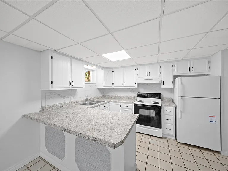605 Walnut St #F — Photo 2