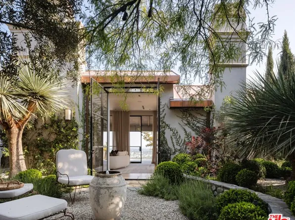 9360 Readcrest Dr, Beverly Hills, CA 90210