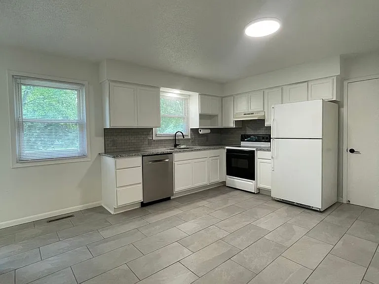 131 N Fairwood Ave — Photo 5