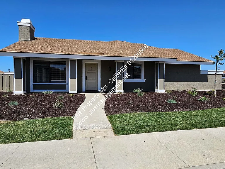 1153 E Foster Rd #A — Photo 1