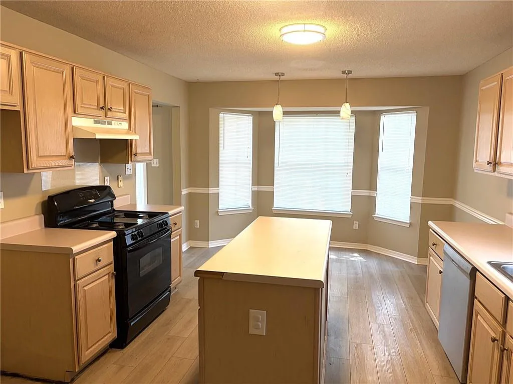 3 bed, 2.0 bath, 1738 sqft, $1,850 — Photo 4