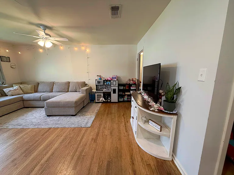 1007 Emery St — Photo 15