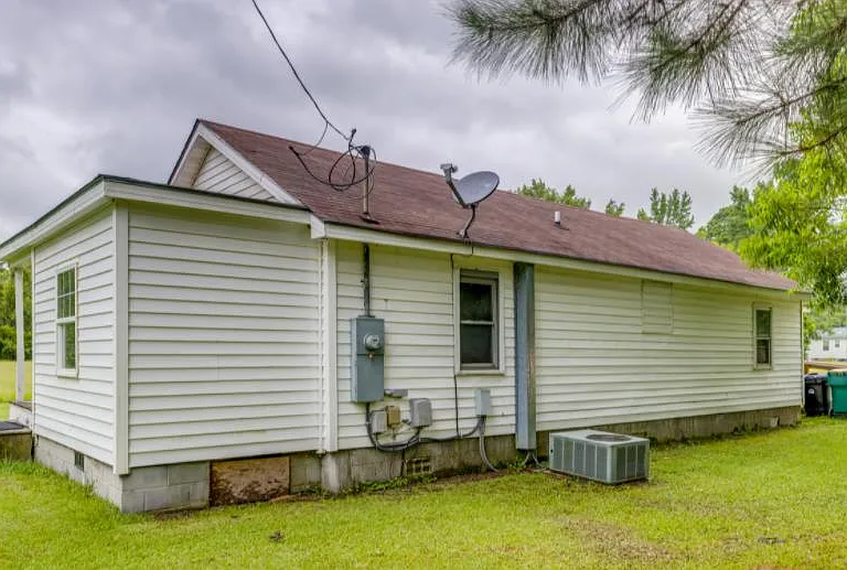 417 Baldwin Cir — Photo 16