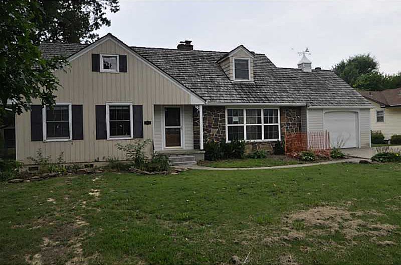 1st image of 302 W Highland St