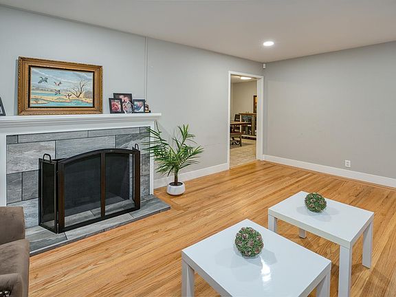 5th image of 4743 Melvin Dr