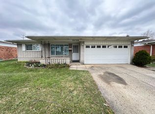 2759 Saratoga Dr, Troy, MI 48083