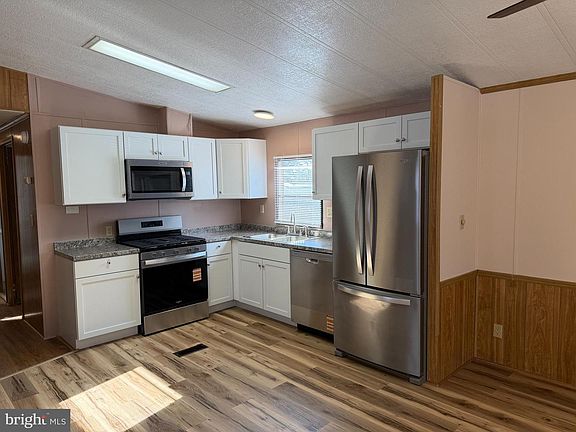 3rd image of 300 Silver Run Rd