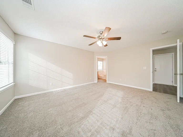 301 Othello Dr — Photo 11