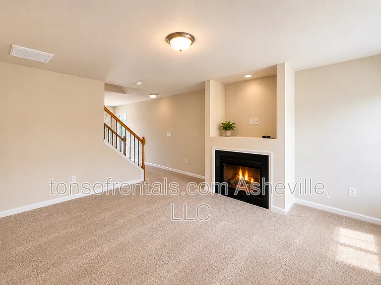 85 Farington Cir — Photo 2