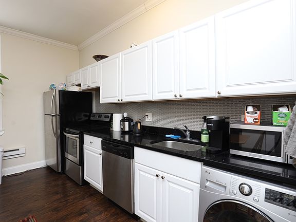2nd image of 3345 N Marshfield Ave #801