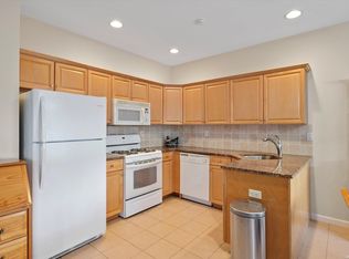 197 Fulton St APT 5, Farmingdale, NY 11735