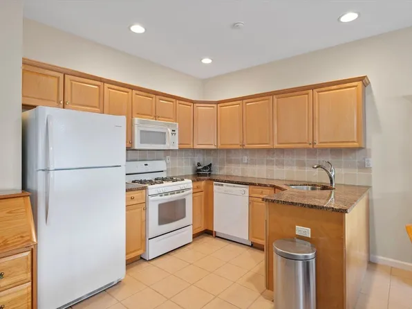 197 Fulton Street #5, Farmingdale, NY 11735