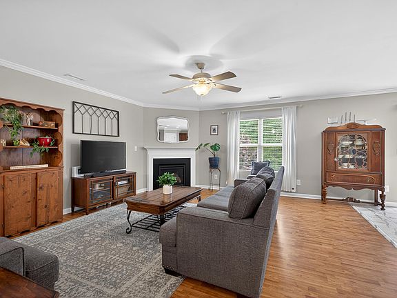 4th image of 2441 Ferdinand Dr