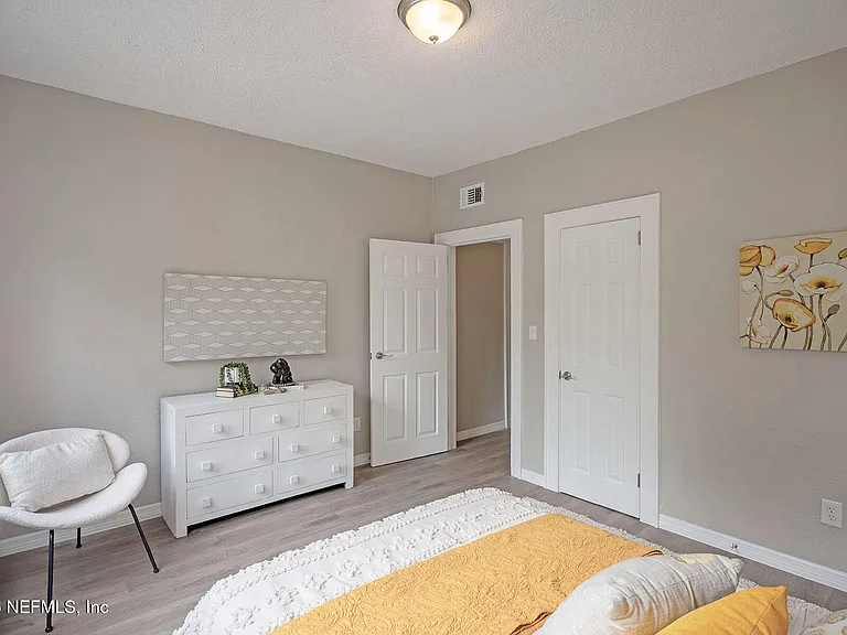 325 Alder St — Photo 43