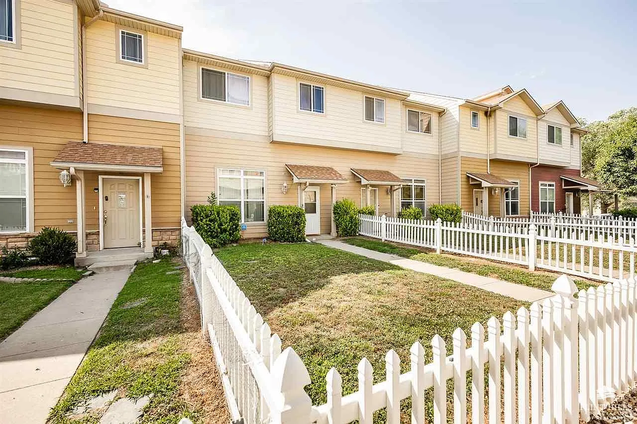 3 bed, 1823 sqft, $1,650 — Photo 2