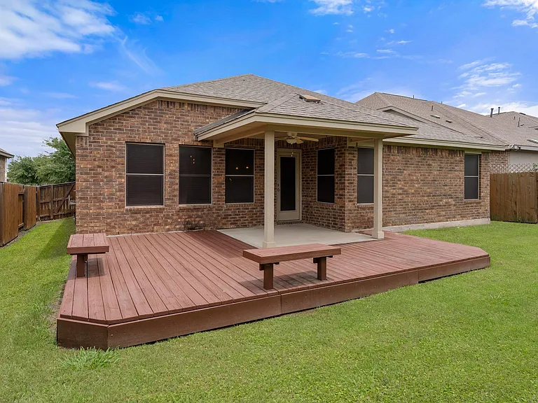 1104 Chad Dr — Photo 33