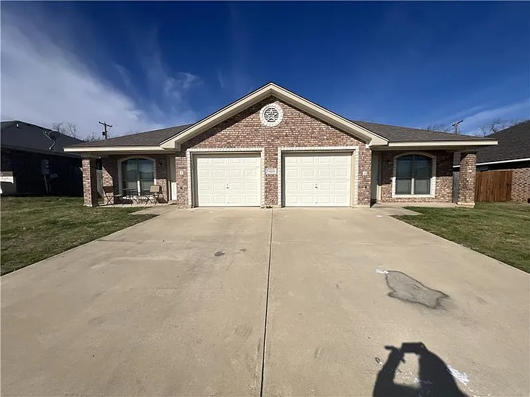 4205 Cambridge Dr #B — Photo 1