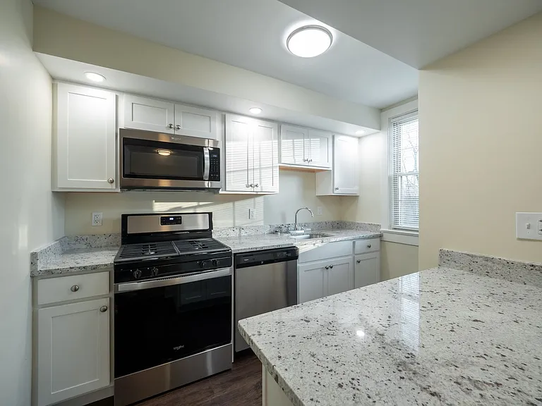 101 S Linwood Ave — Photo 2