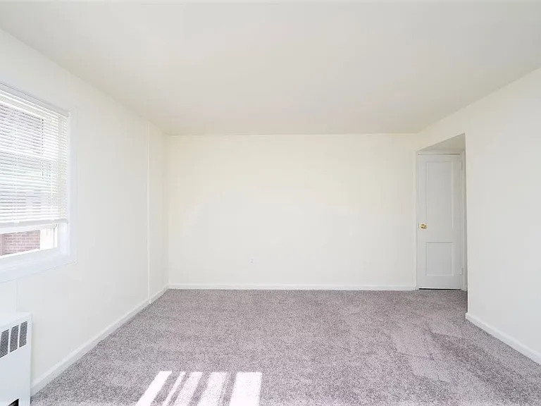 Penzel Manor Apartments — Photo 13