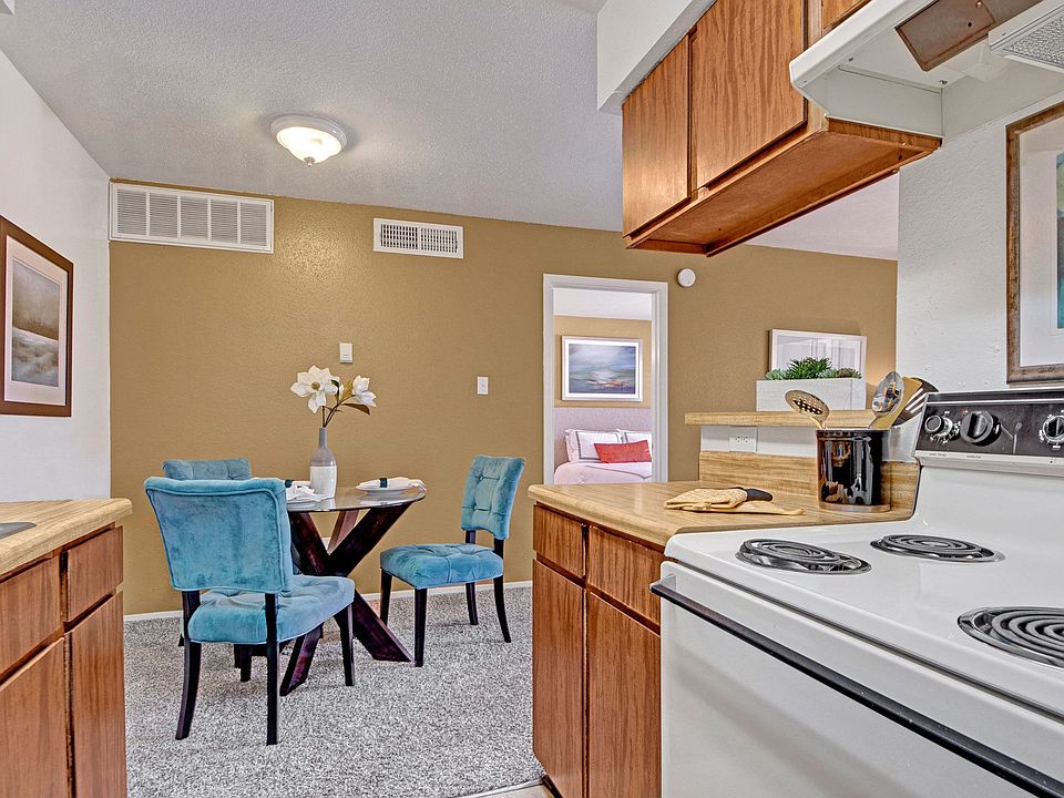 Northridge Court Apartments Kitchen and Dining Room