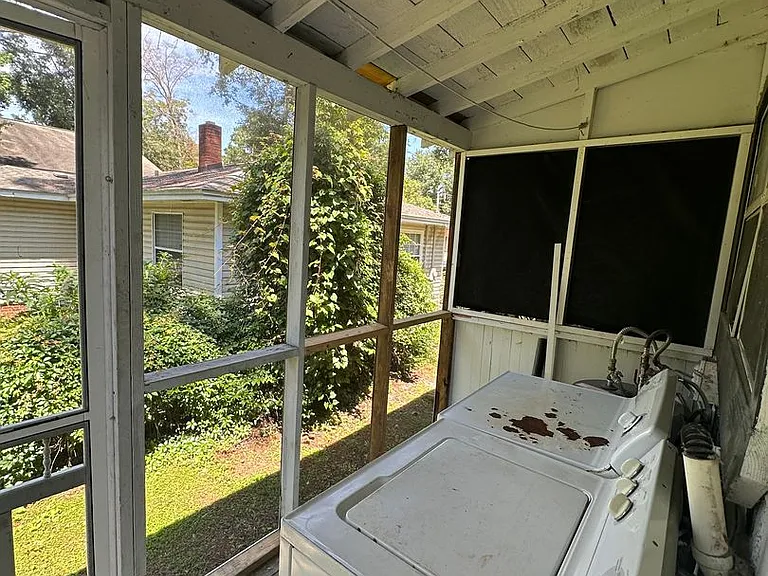 910 Wadsworth St — Photo 16