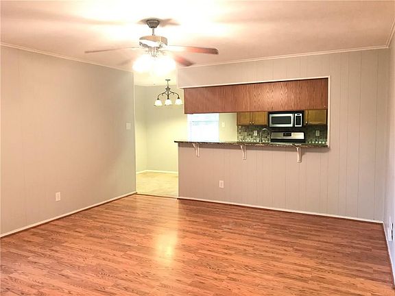 5th image of 310 Blueberry Dr