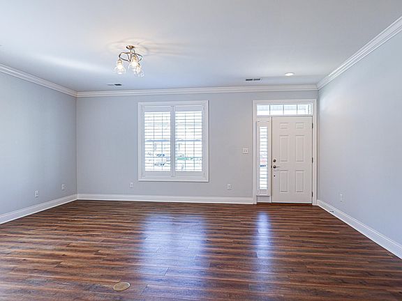 5th image of 384 Villa Ridge Dr