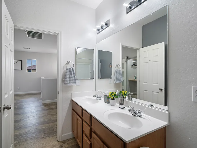 8753 W Lamar Rd — Photo 15