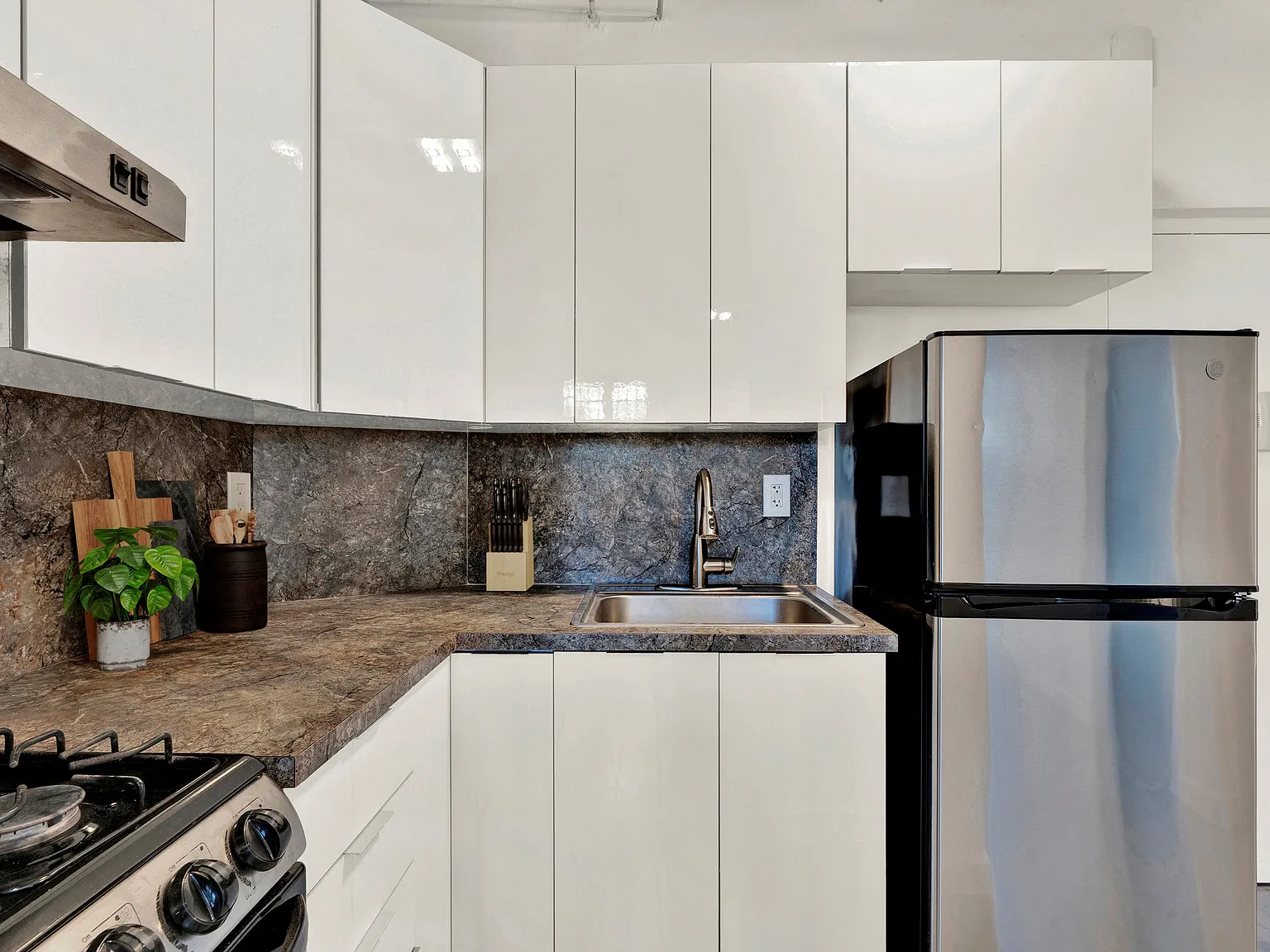 Edwards Apartments — Photo 4