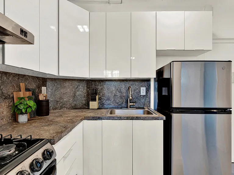 Edwards Apartments — Photo 4