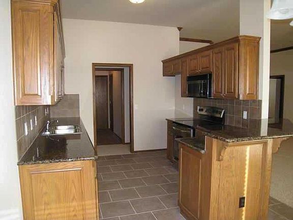 5th image of 9509 Crooked Creek Ln