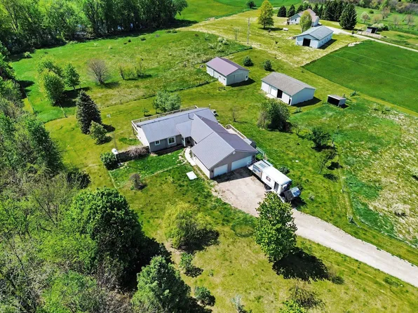6540 Peckins Rd, Manchester, MI 48158
