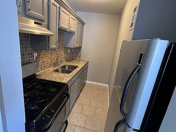 2nd image of 1305 E Armour Blvd APT 307