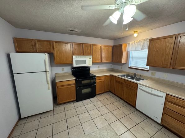 136 B St APT 2