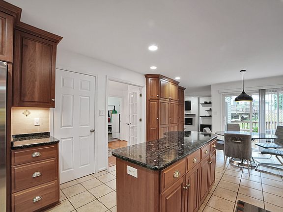 4th image of 18420 Shady View Ln