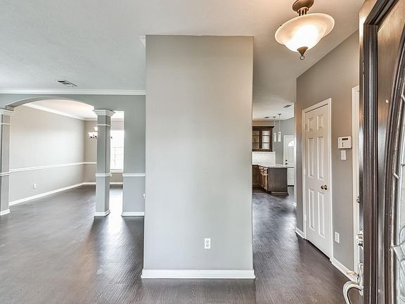 4th image of 6122 Spanish Oak Dr