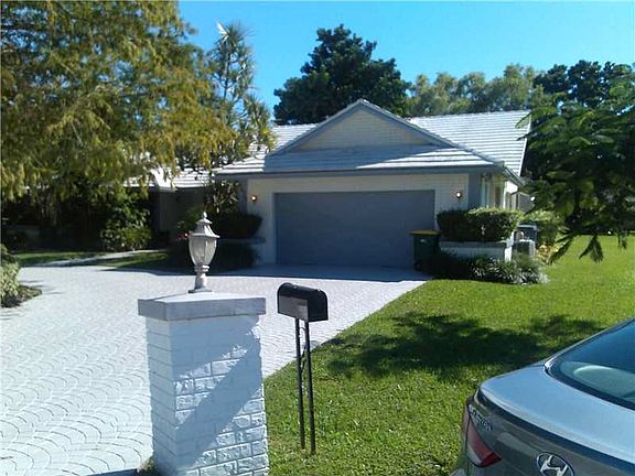 2nd image of 8620 Banyan Pl