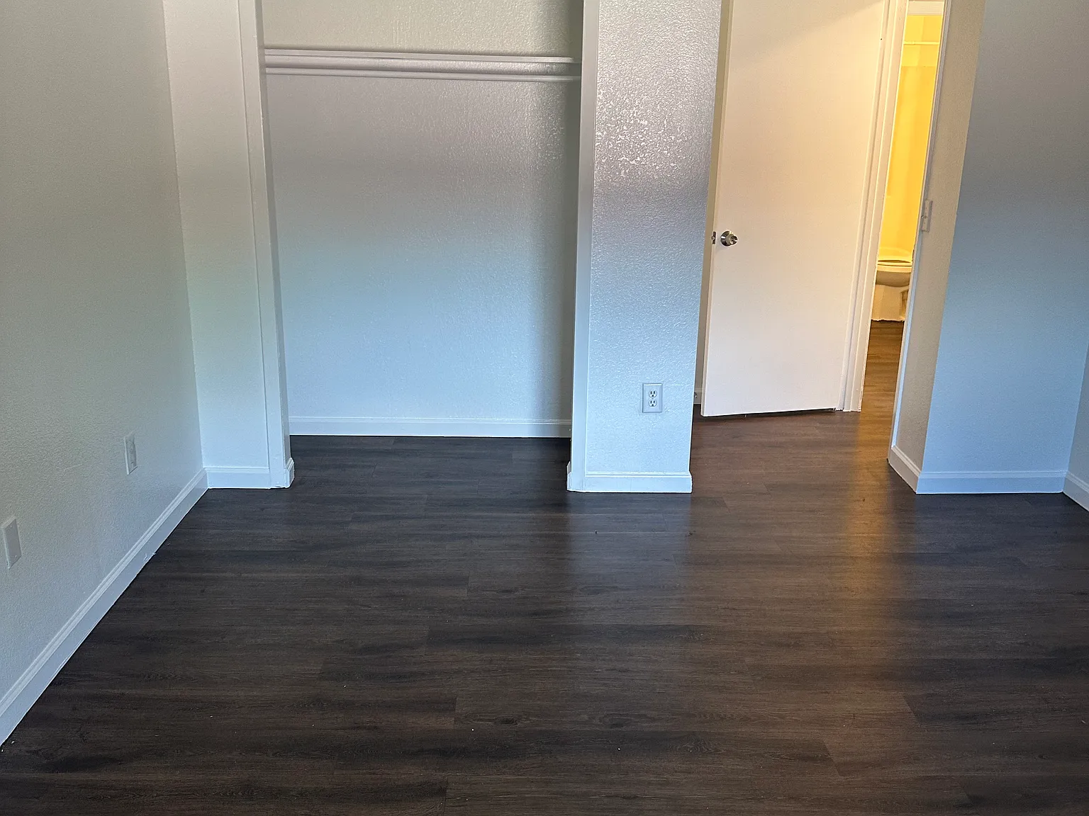 2 bed, 1.5 bath, 1100 sqft, $1,500 — Photo 2
