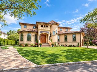 1190 Harbor Rd, Hewlett, NY 11557