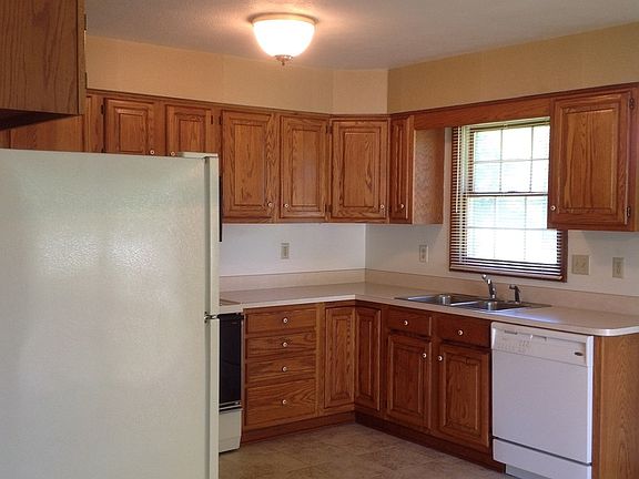 4th image of 52314 Country Ct #52314
