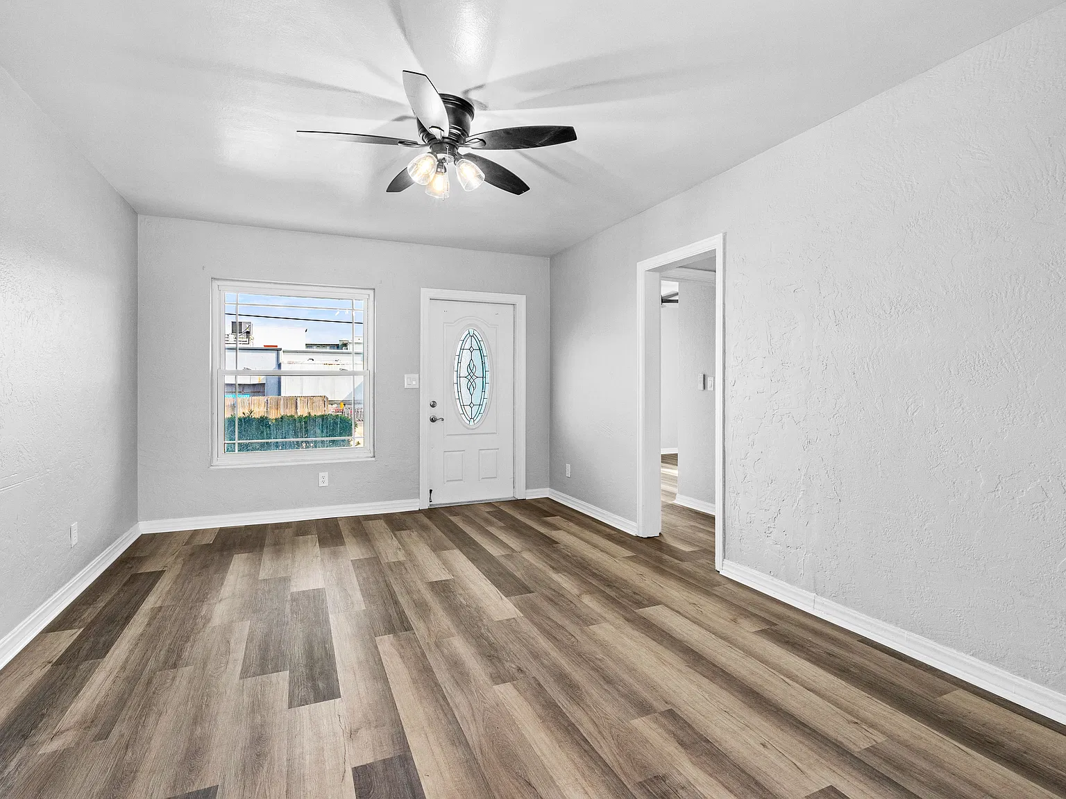 2 bed, 1.0 bath, 1000 sqft, $1,700 — Photo 4