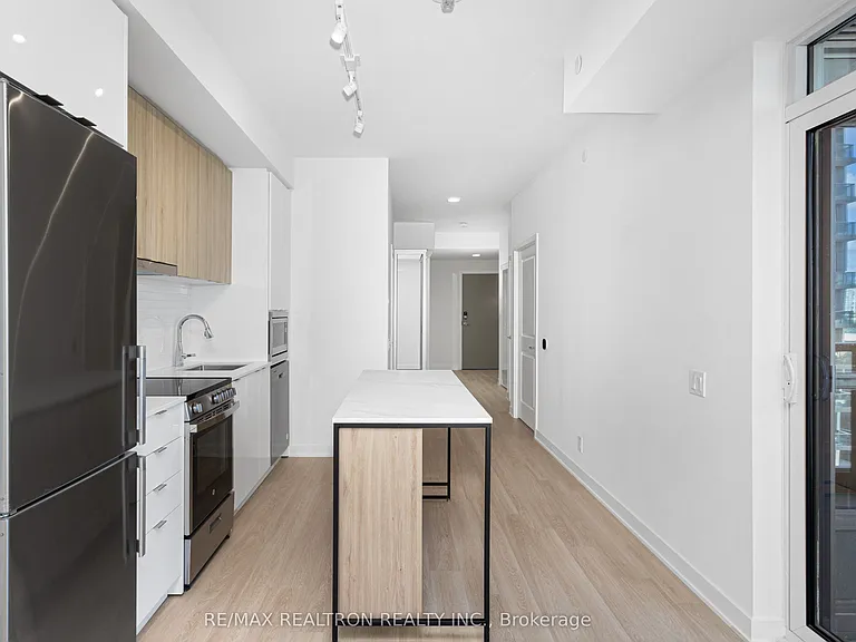 30 Upper Mall Way #A-620 — Photo 10