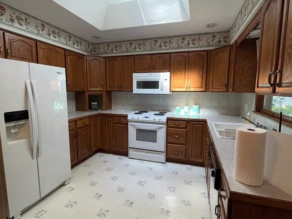 1497 Cherry Ln, Uniontown, OH 44685