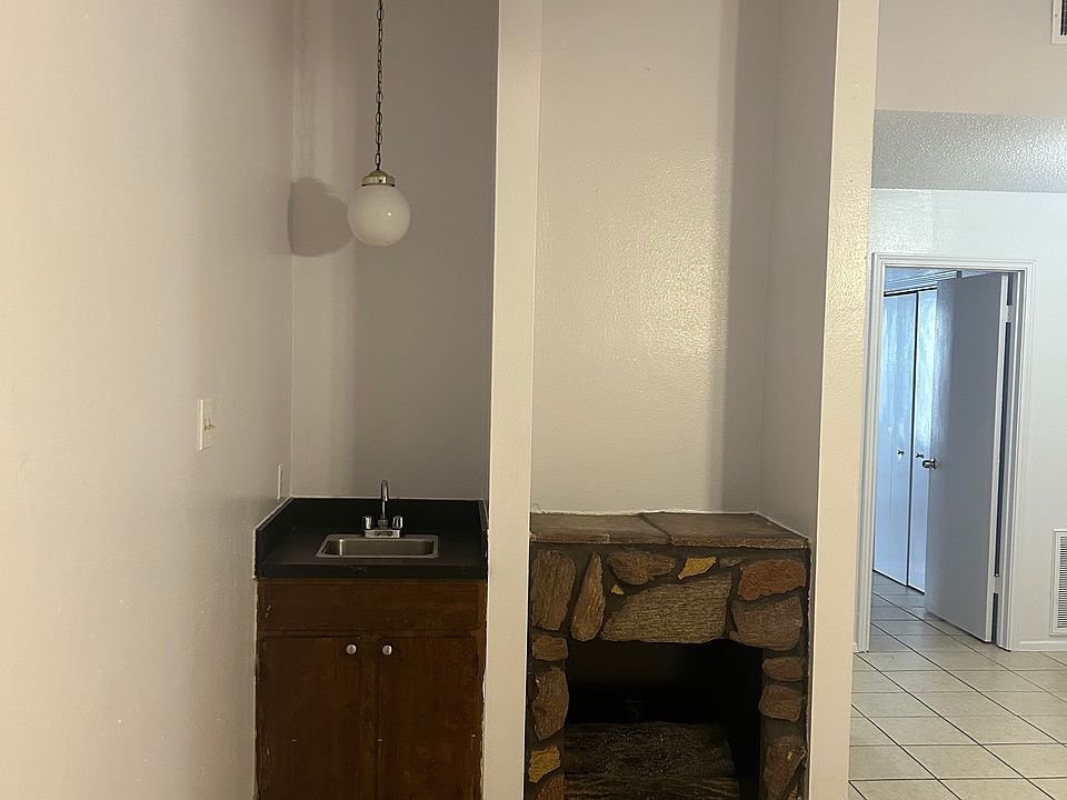Wet bar and Fireplace
