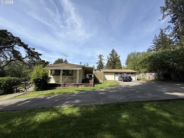 17813 Aqua Vista Ln, Brookings, OR 97415