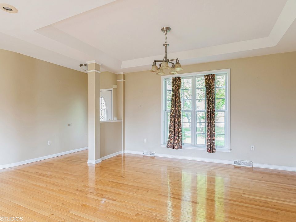 2301 Mustang Trl, Woodstock, IL 60098 Zillow