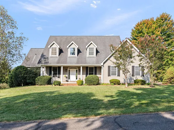 82 Falcon Ln, Lexington, VA 24450