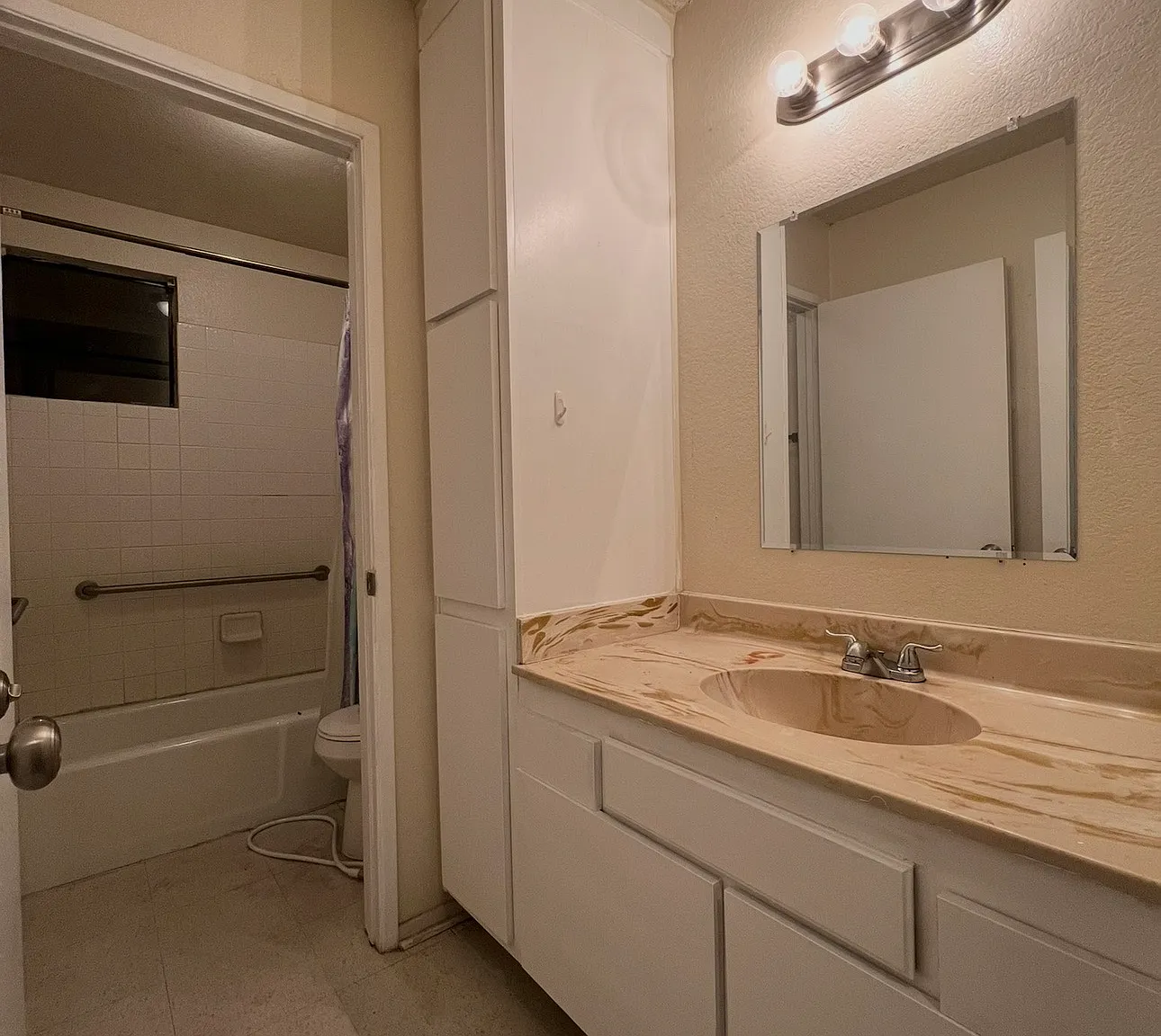 2 bed, 900 sqft, $1,500 — Photo 4