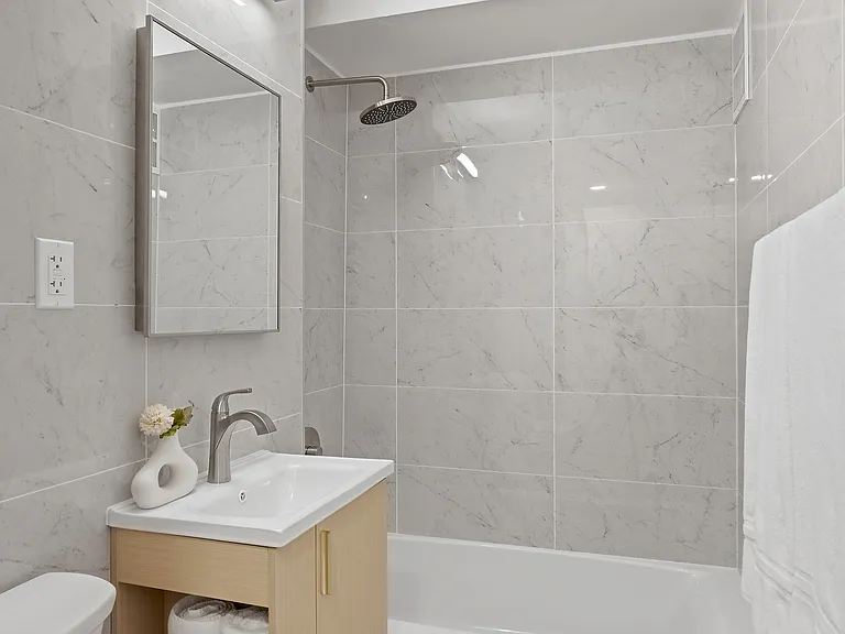 140 E 56th St #8B — Photo 7