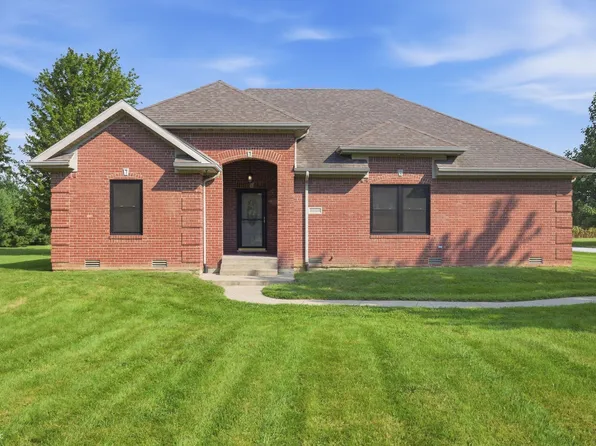 20 Lick Creek Dr, Markleville, IN 46056
